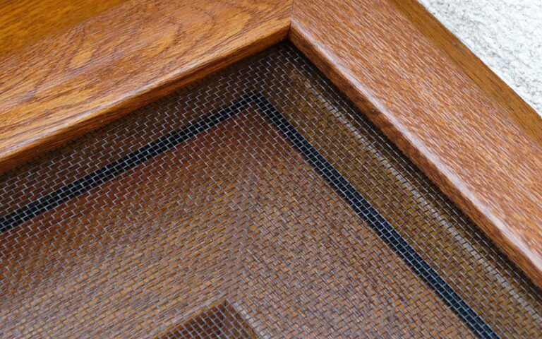 Moskitiery na drzwi balkonowe – Skuteczna ochrona od ROL-ART