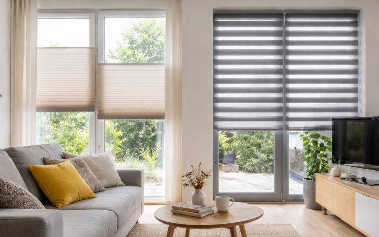 Plisy czy rolety dzień–noc – co lepiej sprawdzi się w salonie?